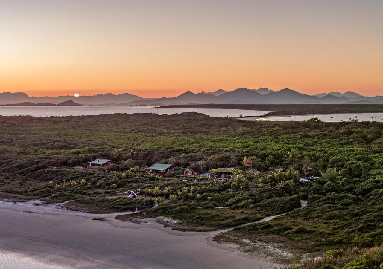Grajagan Surf Resort Ilha do Mel Buitenkant foto