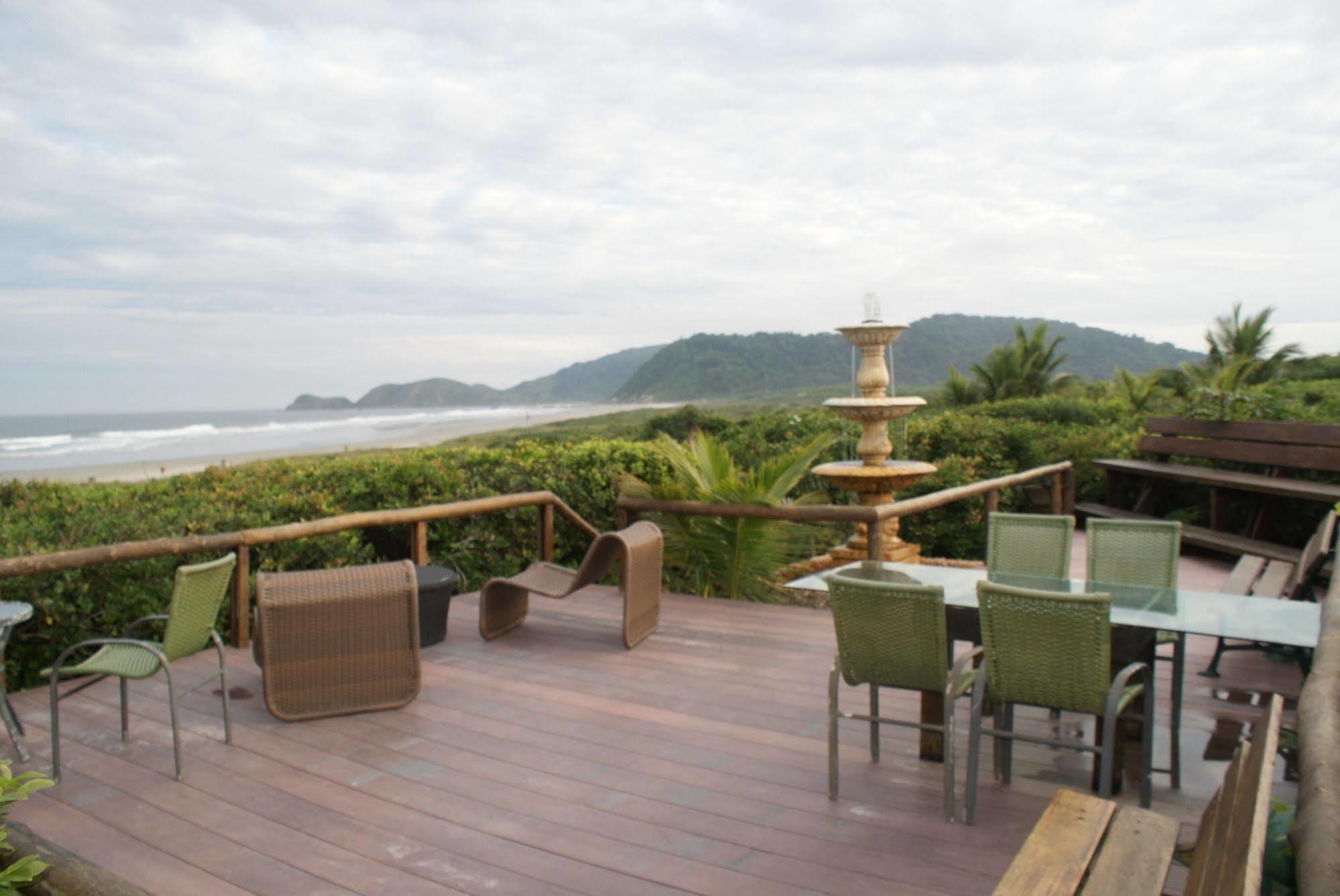 Grajagan Surf Resort Ilha do Mel Buitenkant foto